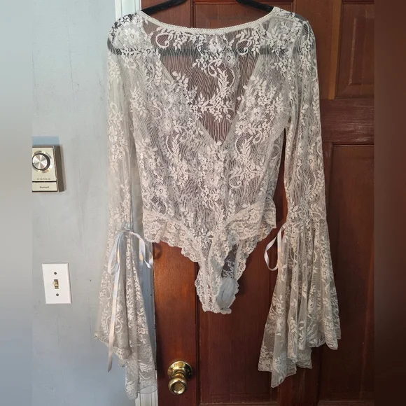 Widow Bodysuit - Picture 4 of 4